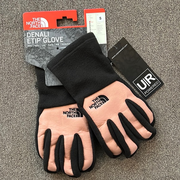 The North Face Accessories - NWT The North Face Womens Denali ETIP Fleece Gloves Size SM Rose and Black